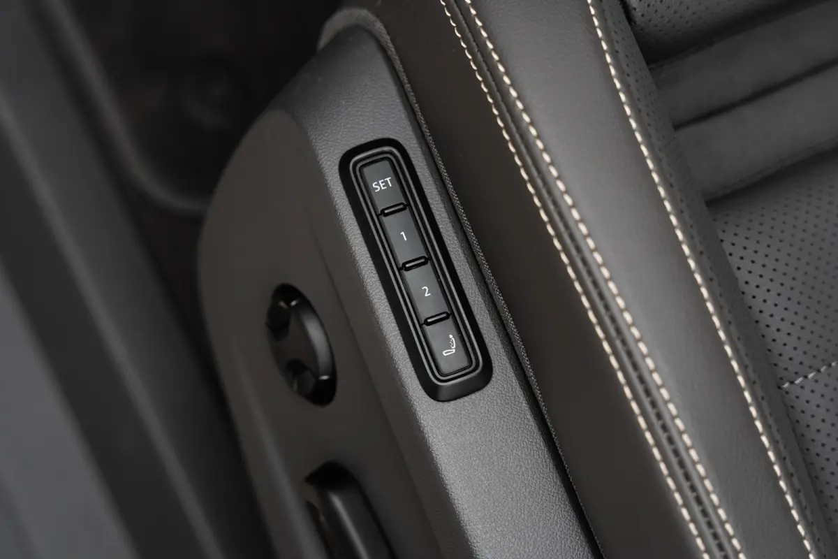 1.5 eHybrid 245pk L2 Bulli Edition | Panoramadak | Trekhaak | Leder | Harman Kardon | Adaptief Onderstel