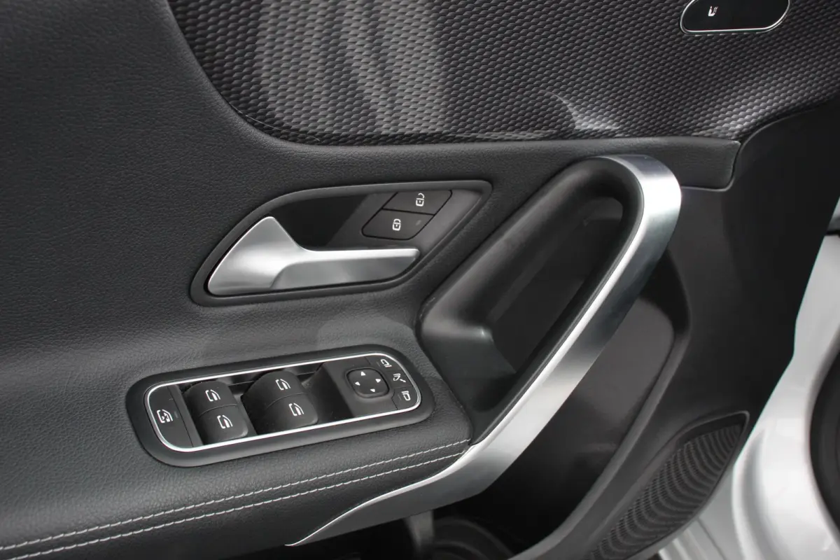 180 Progressive 7-DCT Navigatie Climate Control Virtual Cockpit Stoelverwarming 17" Lichtmetalen velgen Parkeer sensoren Cruise Control