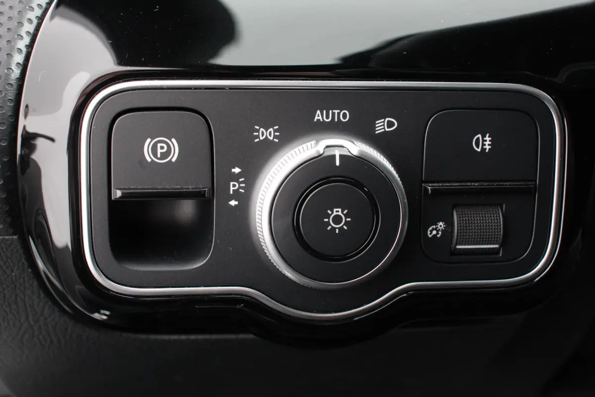 180 Progressive 7-DCT Navigatie Climate Control Virtual Cockpit Stoelverwarming 17" Lichtmetalen velgen Parkeer sensoren Cruise Control