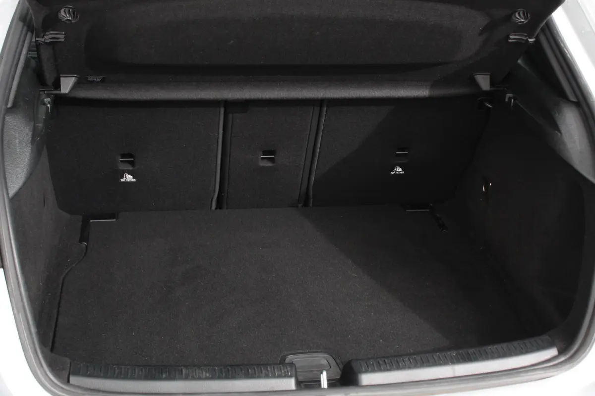 180 Progressive 7-DCT Navigatie Climate Control Virtual Cockpit Stoelverwarming 17" Lichtmetalen velgen Parkeer sensoren Cruise Control