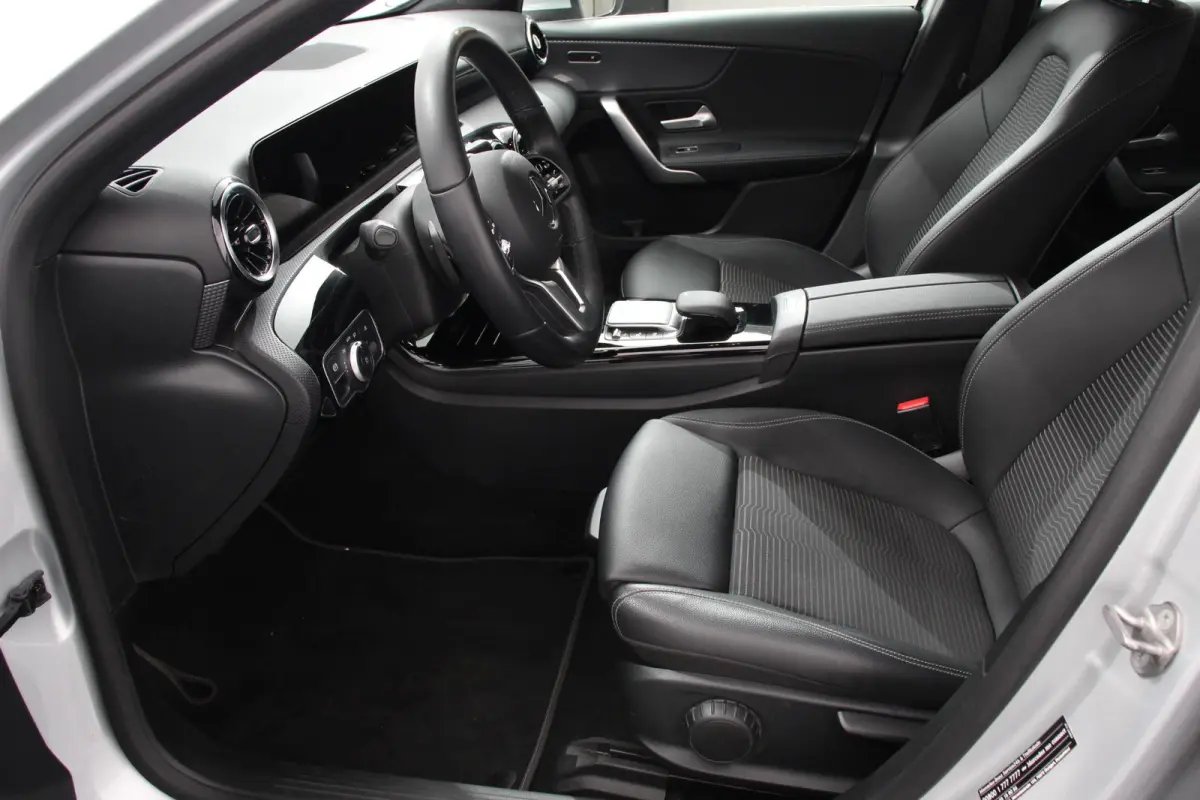 180 Progressive 7-DCT Navigatie Climate Control Virtual Cockpit Stoelverwarming 17" Lichtmetalen velgen Parkeer sensoren Cruise Control