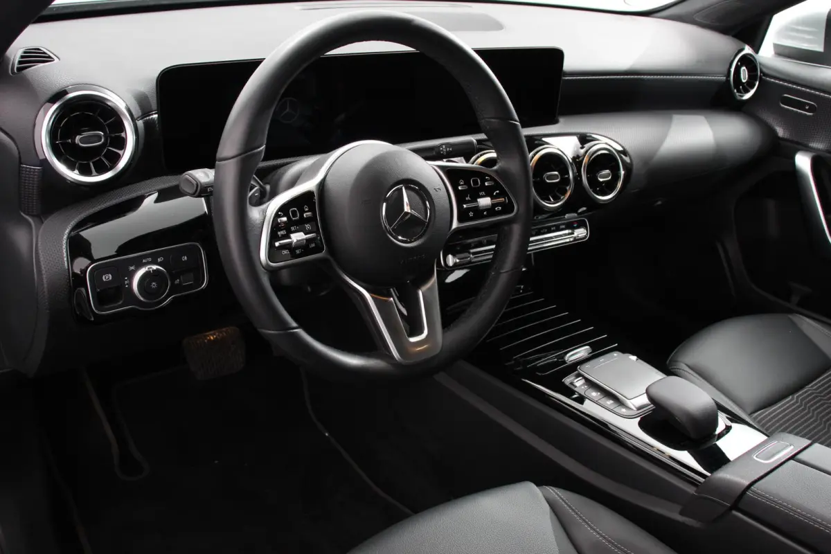180 Progressive 7-DCT Navigatie Climate Control Virtual Cockpit Stoelverwarming 17" Lichtmetalen velgen Parkeer sensoren Cruise Control