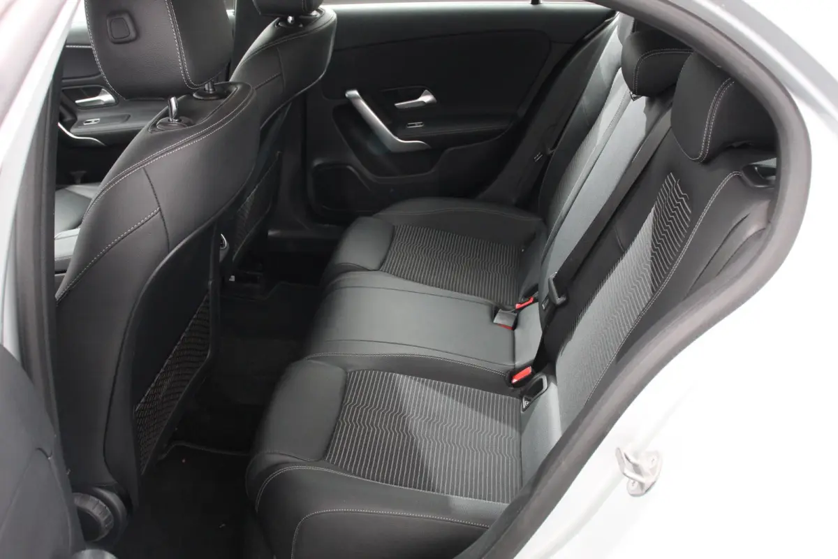 180 Progressive 7-DCT Navigatie Climate Control Virtual Cockpit Stoelverwarming 17" Lichtmetalen velgen Parkeer sensoren Cruise Control