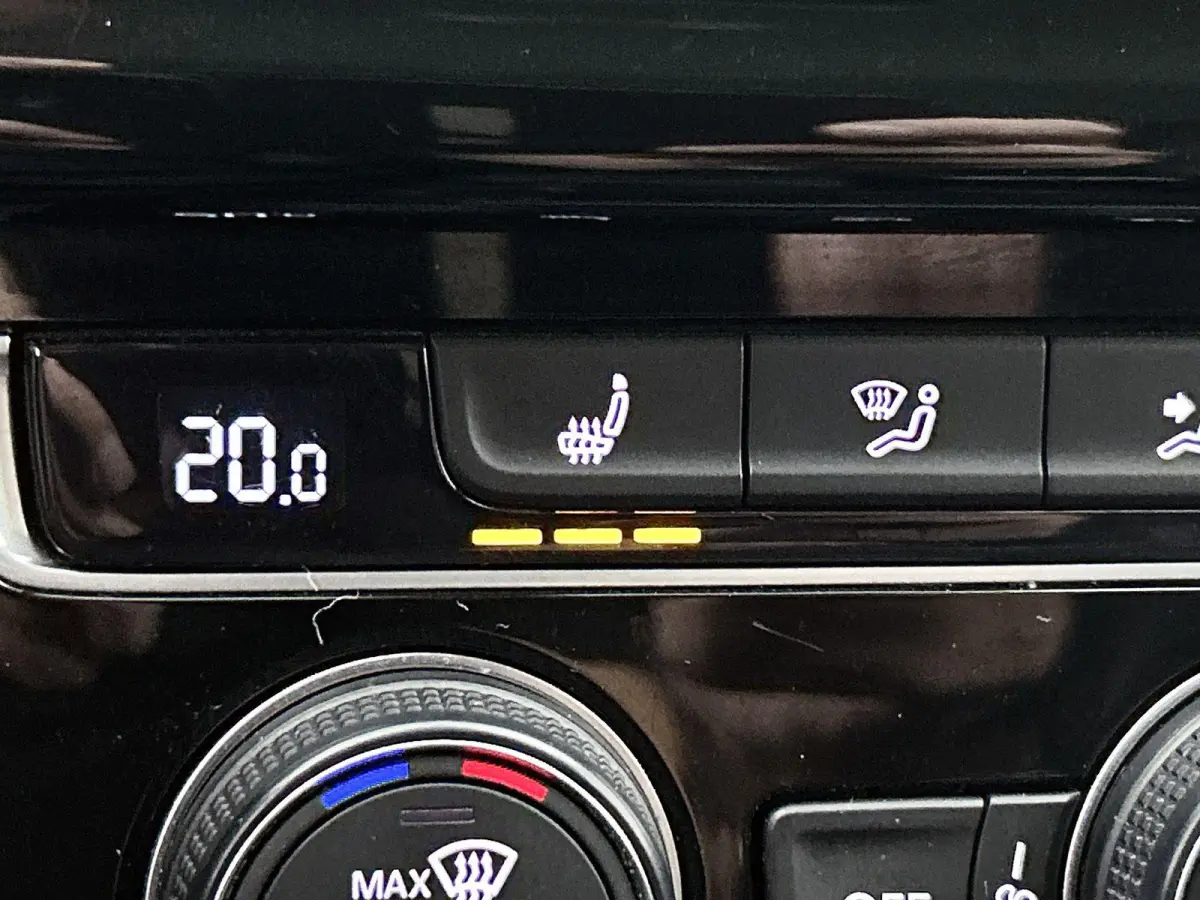 1.4 TSI ACT Connected Series | Achteruitrijcamera | Parkeersensoren | Stoelverwarming | Trekhaak |