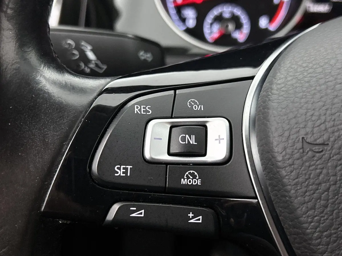 1.4 TSI ACT Connected Series | Achteruitrijcamera | Parkeersensoren | Stoelverwarming | Trekhaak |