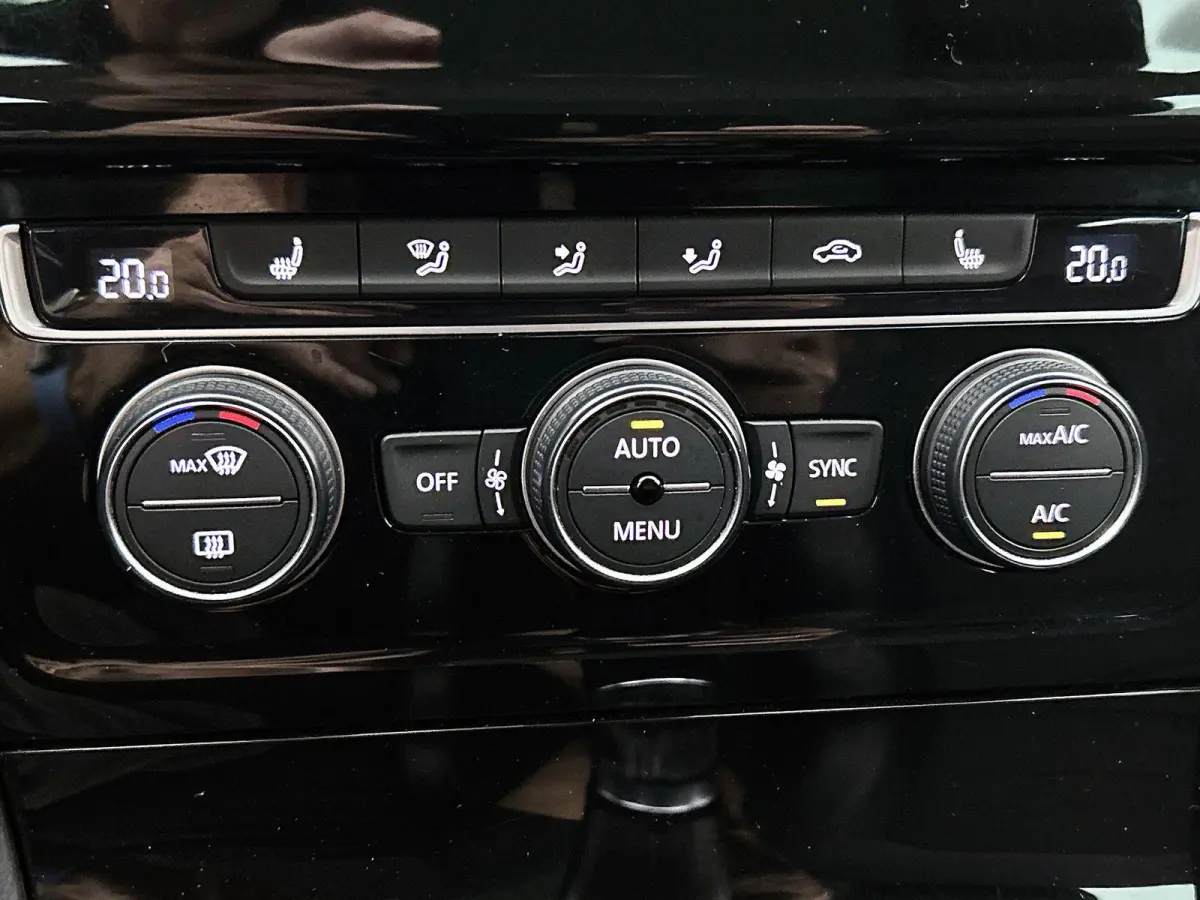 1.4 TSI ACT Connected Series | Achteruitrijcamera | Parkeersensoren | Stoelverwarming | Trekhaak |