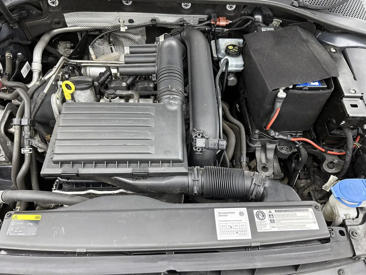 1.4 TSI ACT Connected Series | Achteruitrijcamera | Parkeersensoren | Stoelverwarming | Trekhaak |