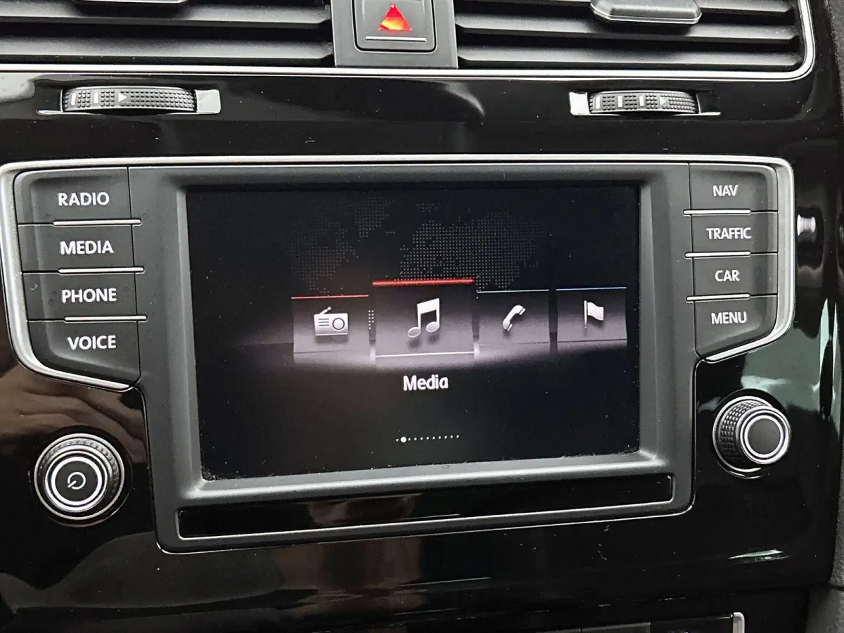 1.4 TSI ACT Connected Series | Achteruitrijcamera | Parkeersensoren | Stoelverwarming | Trekhaak |