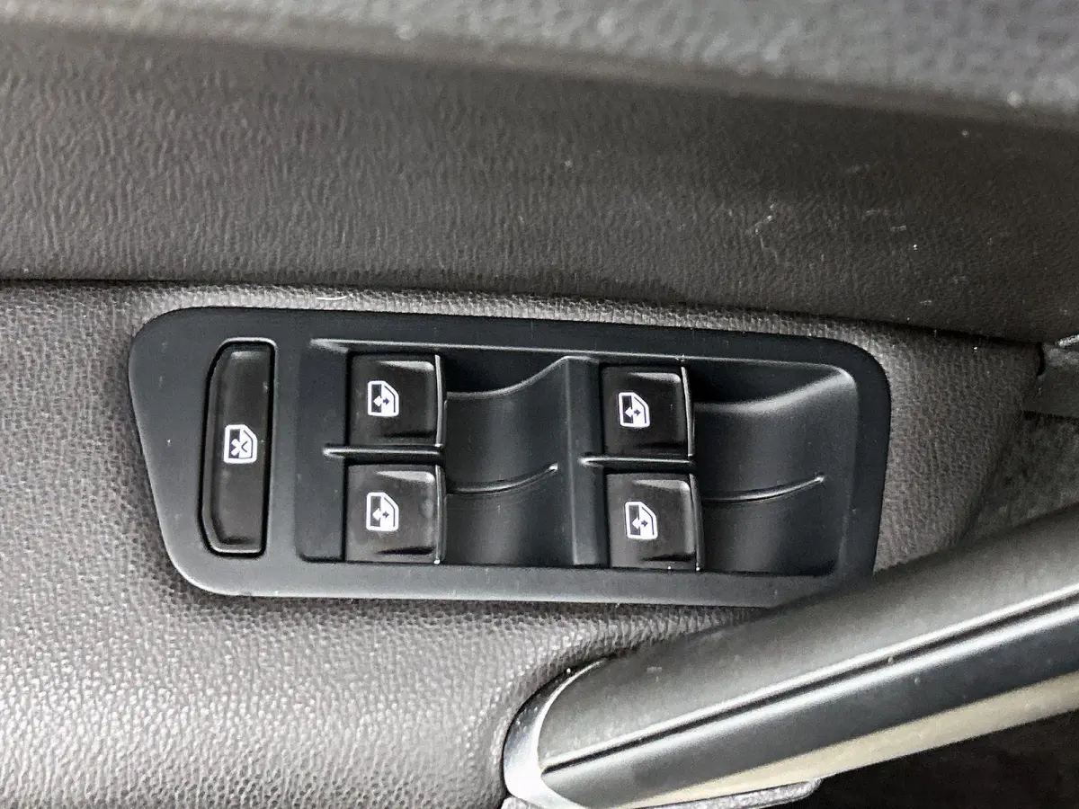 1.4 TSI ACT Connected Series | Achteruitrijcamera | Parkeersensoren | Stoelverwarming | Trekhaak |