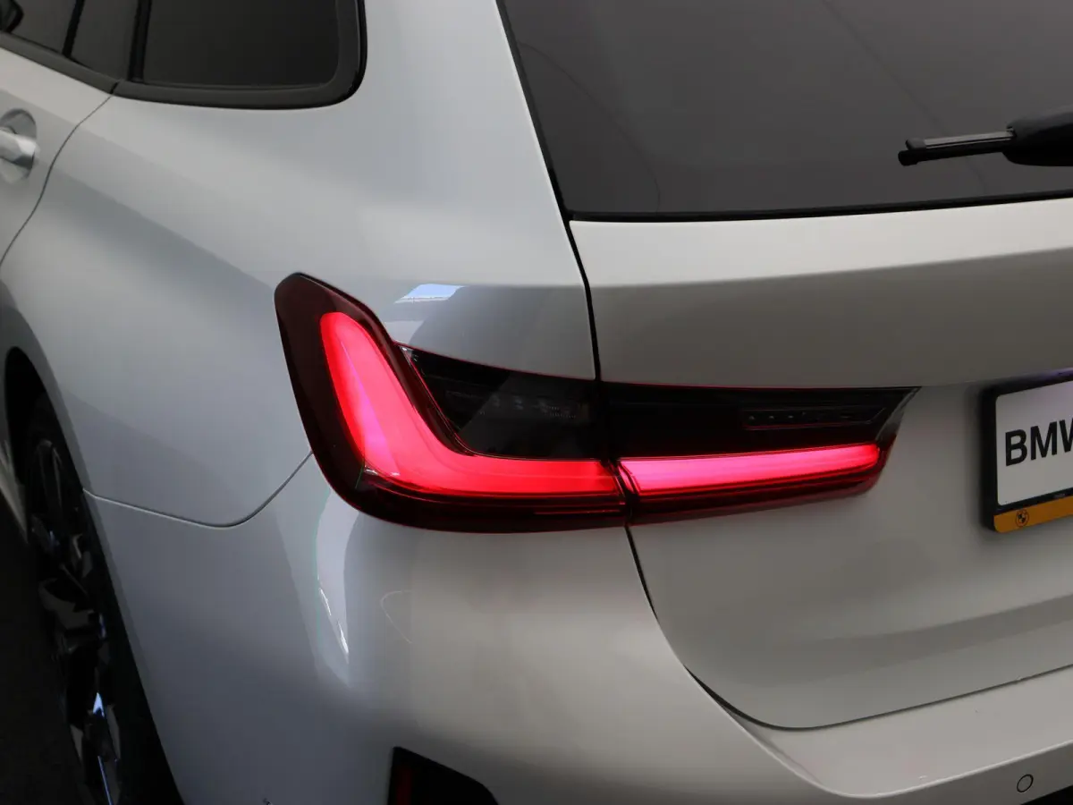 330e M Sport Edition | M Sportpakket Pro | 	Innovation Pack | Comfort Pack | SoH 100% | Stuurwielrand verwarmd | Trekhaak | Driving Assistant | Active Cruise Control | Harman Kardon | 19''