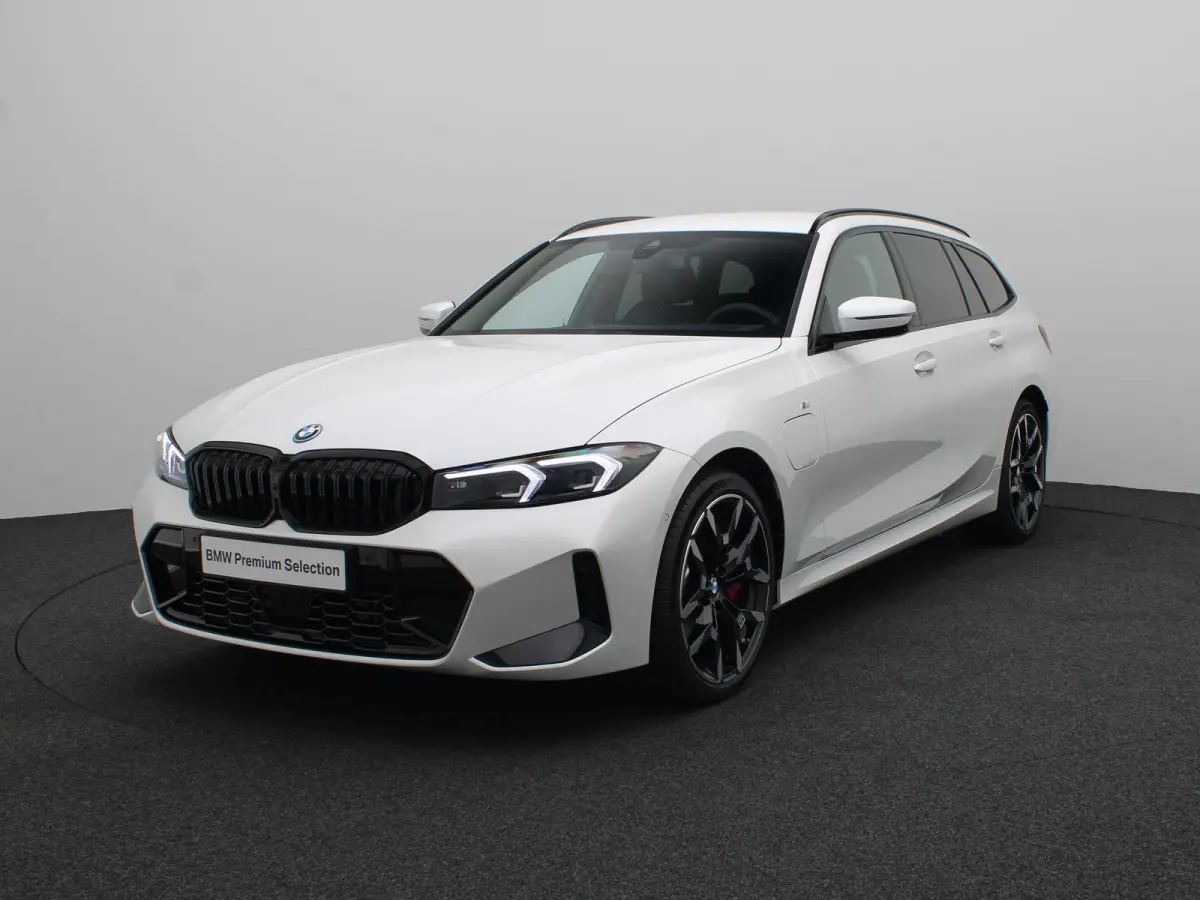 330e M Sport Edition | M Sportpakket Pro | 	Innovation Pack | Comfort Pack | SoH 100% | Stuurwielrand verwarmd | Trekhaak | Driving Assistant | Active Cruise Control | Harman Kardon | 19''