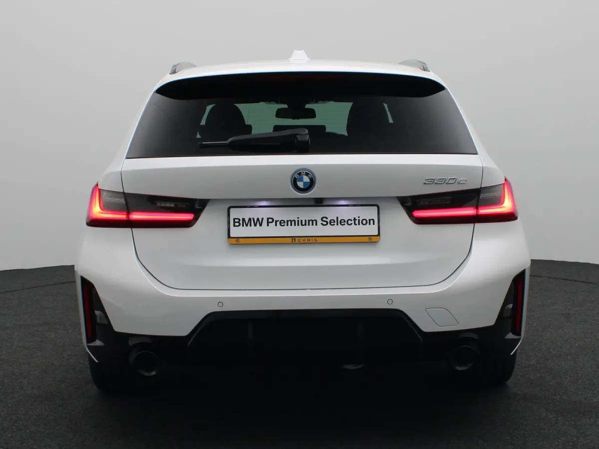 330e M Sport Edition | M Sportpakket Pro | 	Innovation Pack | Comfort Pack | Stuurwielrand verwarmd | Trekhaak | Driving Assistant | Active Cruise Control | Harman Kardon | 19''