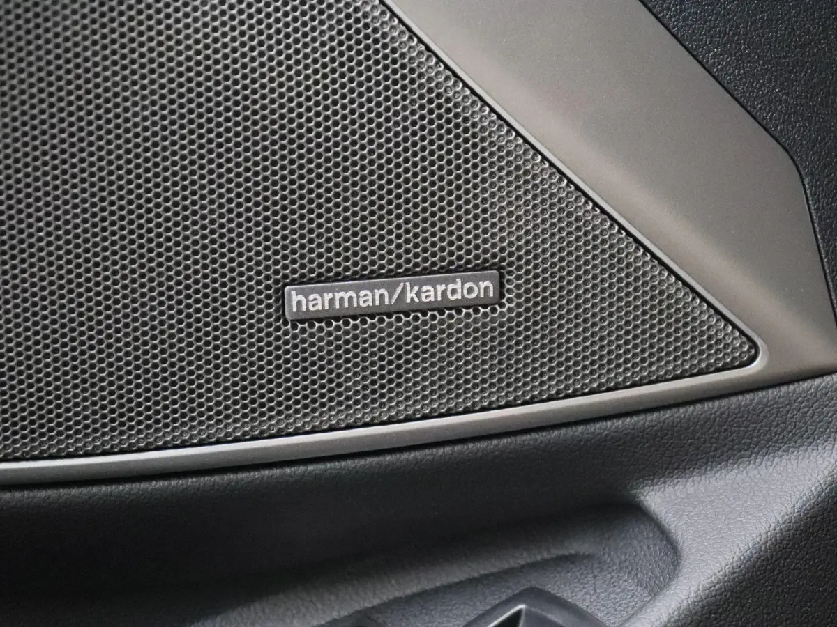 330e M Sport Edition | M Sportpakket Pro | 	Innovation Pack | Comfort Pack | SoH 100% | Stuurwielrand verwarmd | Trekhaak | Driving Assistant | Active Cruise Control | Harman Kardon | 19''
