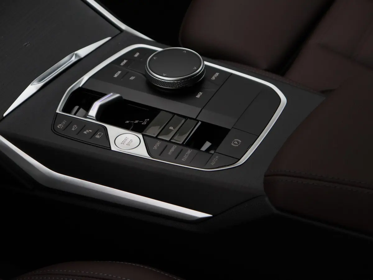 330e M Sport Edition | M Sportpakket Pro | 	Innovation Pack | Comfort Pack | SoH 100% | Stuurwielrand verwarmd | Trekhaak | Driving Assistant | Active Cruise Control | Harman Kardon | 19''