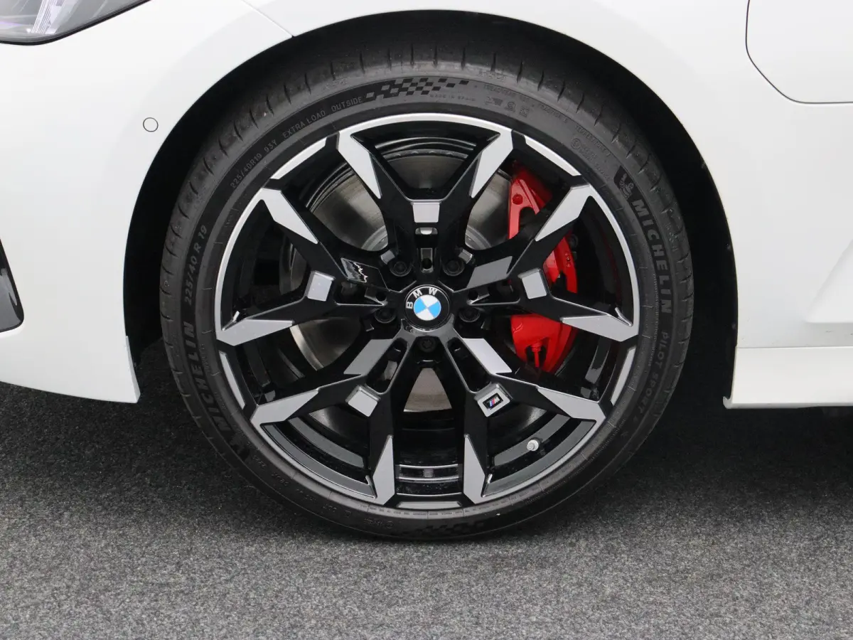 330e M Sport Edition | M Sportpakket Pro | 	Innovation Pack | Comfort Pack | SoH 100% | Stuurwielrand verwarmd | Trekhaak | Driving Assistant | Active Cruise Control | Harman Kardon | 19''