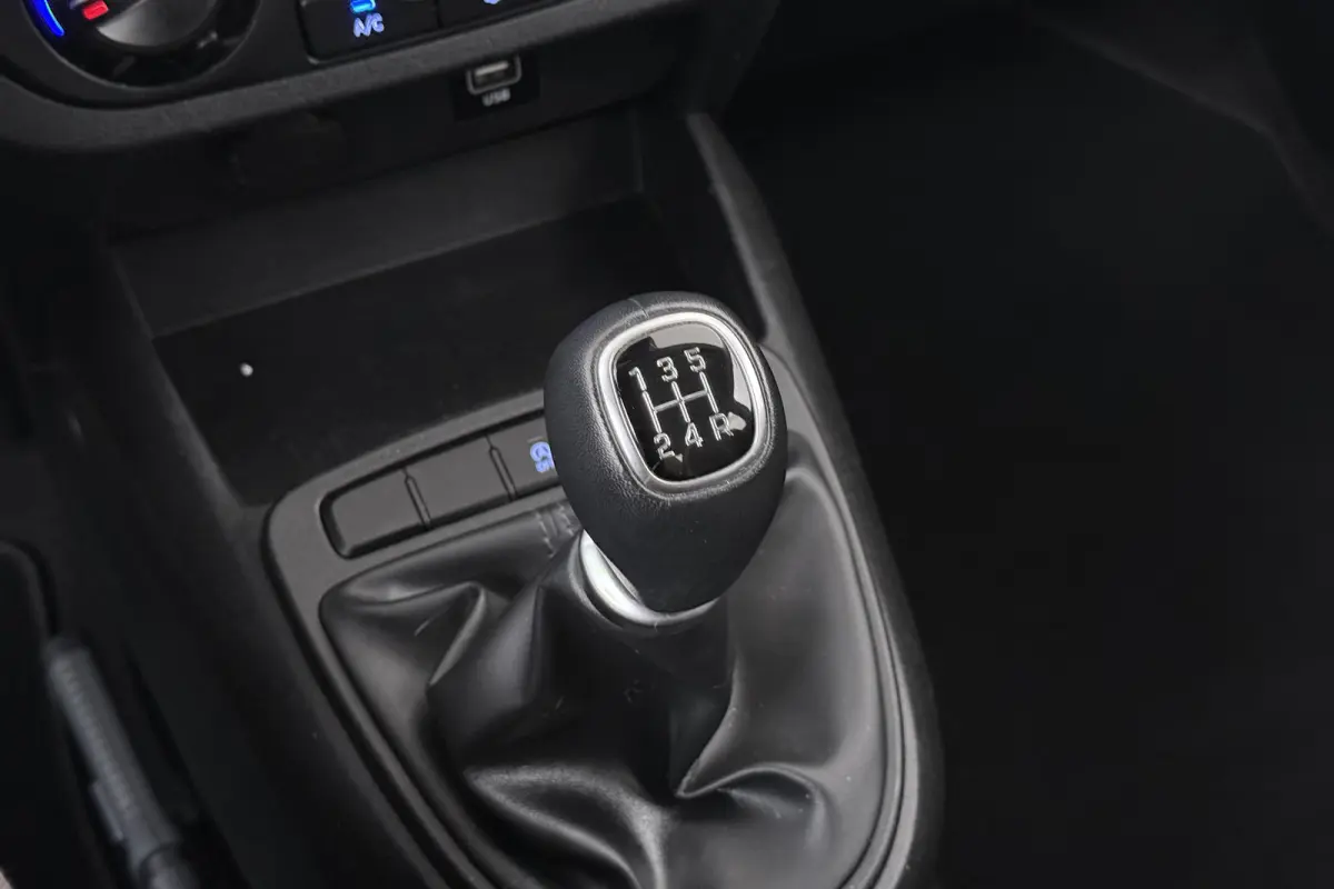 1.0 Business Carplay DAB Cruise LED