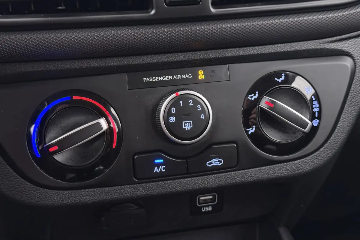 1.0 Business Carplay DAB Cruise LED