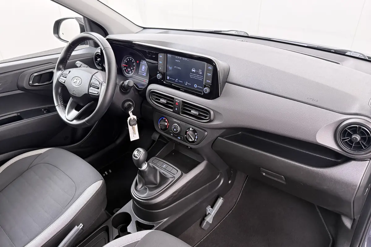 1.0 Business Carplay DAB Cruise LED