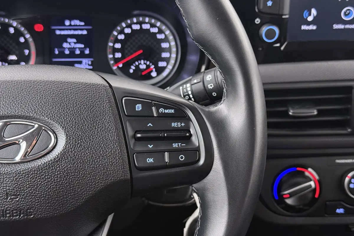1.0 Business Carplay DAB Cruise LED
