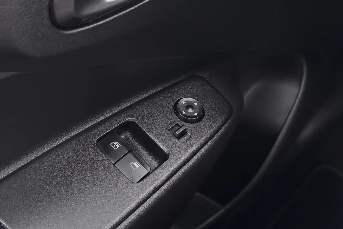 1.0 Business Carplay DAB Cruise LED
