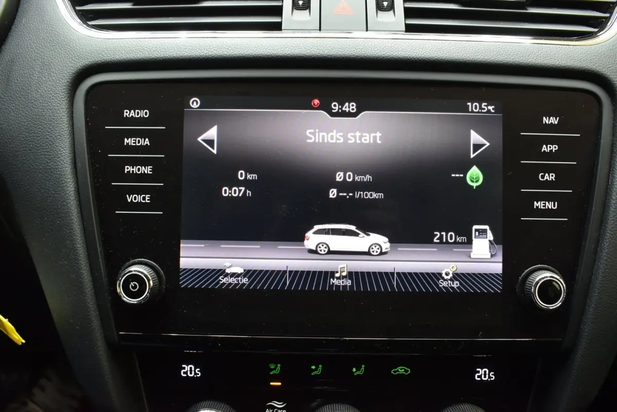1.0 TSI Greentech Business Edition CarPlay Navi Cruise Clima LED PDC Nwe APK