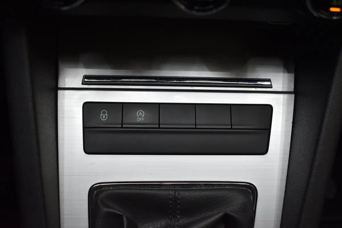 1.0 TSI Greentech Business Edition CarPlay Navi Cruise Clima LED PDC Nwe APK