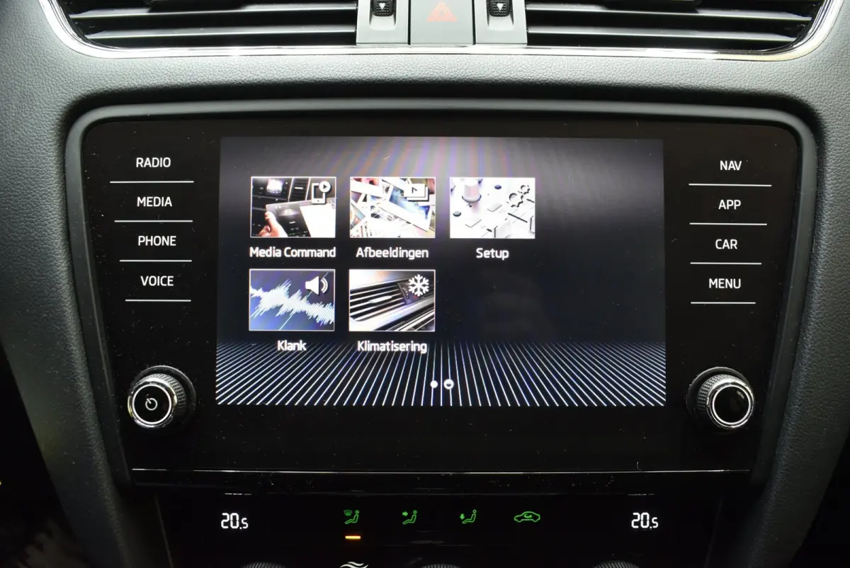 1.0 TSI Greentech Business Edition CarPlay Navi Cruise Clima LED PDC Nwe APK