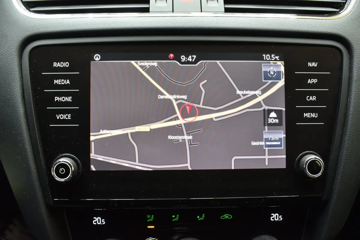 1.0 TSI Greentech Business Edition CarPlay Navi Cruise Clima LED PDC Nwe APK