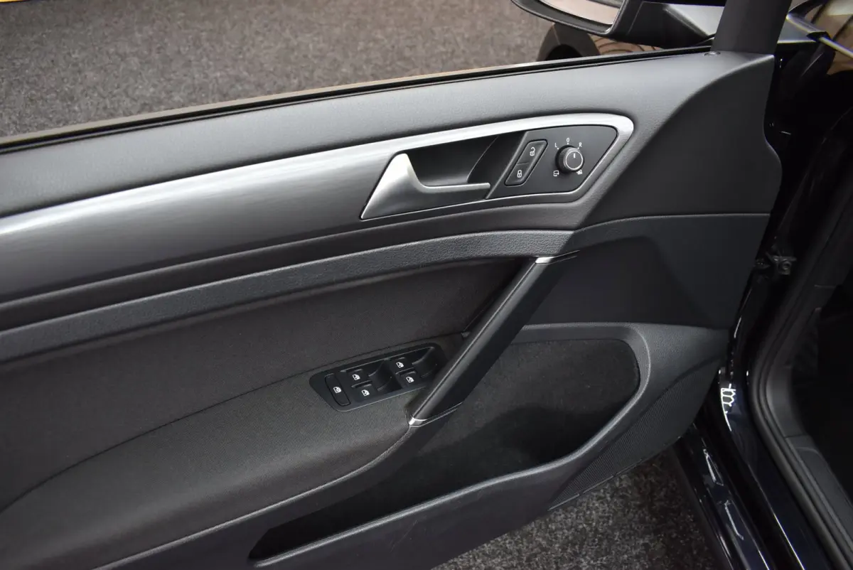 1.0 TSI Comfortline Business CarPlay Navi Clima Cruise 17" 2e eig. Nwe APK