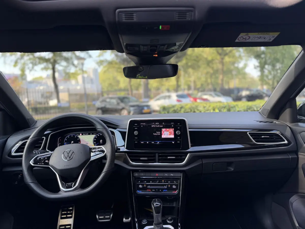1.5 TSI R-Line Business+ | WORDT VERWACHT | AUTOMAAT | PANORAMADAK | ACHTERUITRIJCAMERA | STANDKACHEL | ELEKTRISCHE KOFFERKLEP | STOELVERWARMING | VIRTUAL COCKPIT PRO | DODEHOEK | ADAPTIVE C
