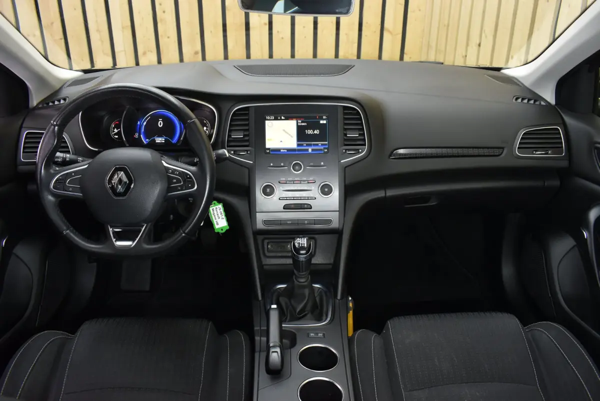 1.2 TCe Zen 137dkm Trekhaak Navi LED 17" Cruise Clima Nwe APK