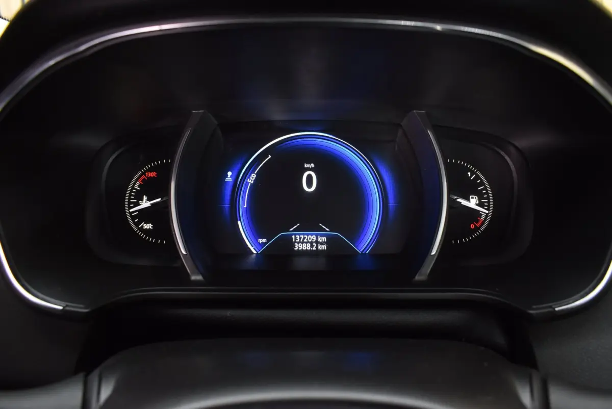 1.2 TCe Zen 137dkm Trekhaak Navi LED 17" Cruise Clima Nwe APK