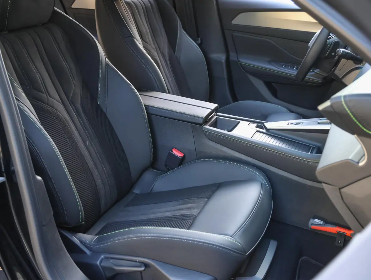 GT 58 kWh 156pk | ACCU 98% | Navigatie | AGR Stoel met Alcantara | Stoel- en stuurverwarming