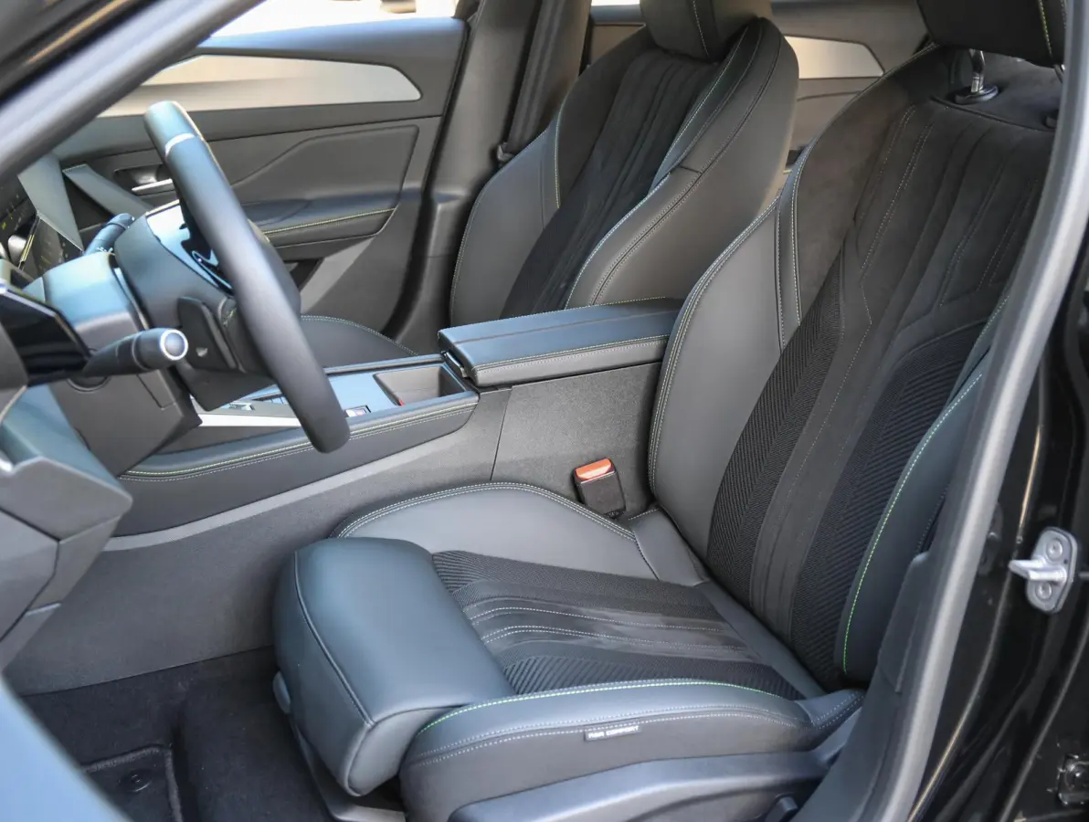 GT 58 kWh 156pk | ACCU 98% | Navigatie | AGR Stoel met Alcantara | Stoel- en stuurverwarming