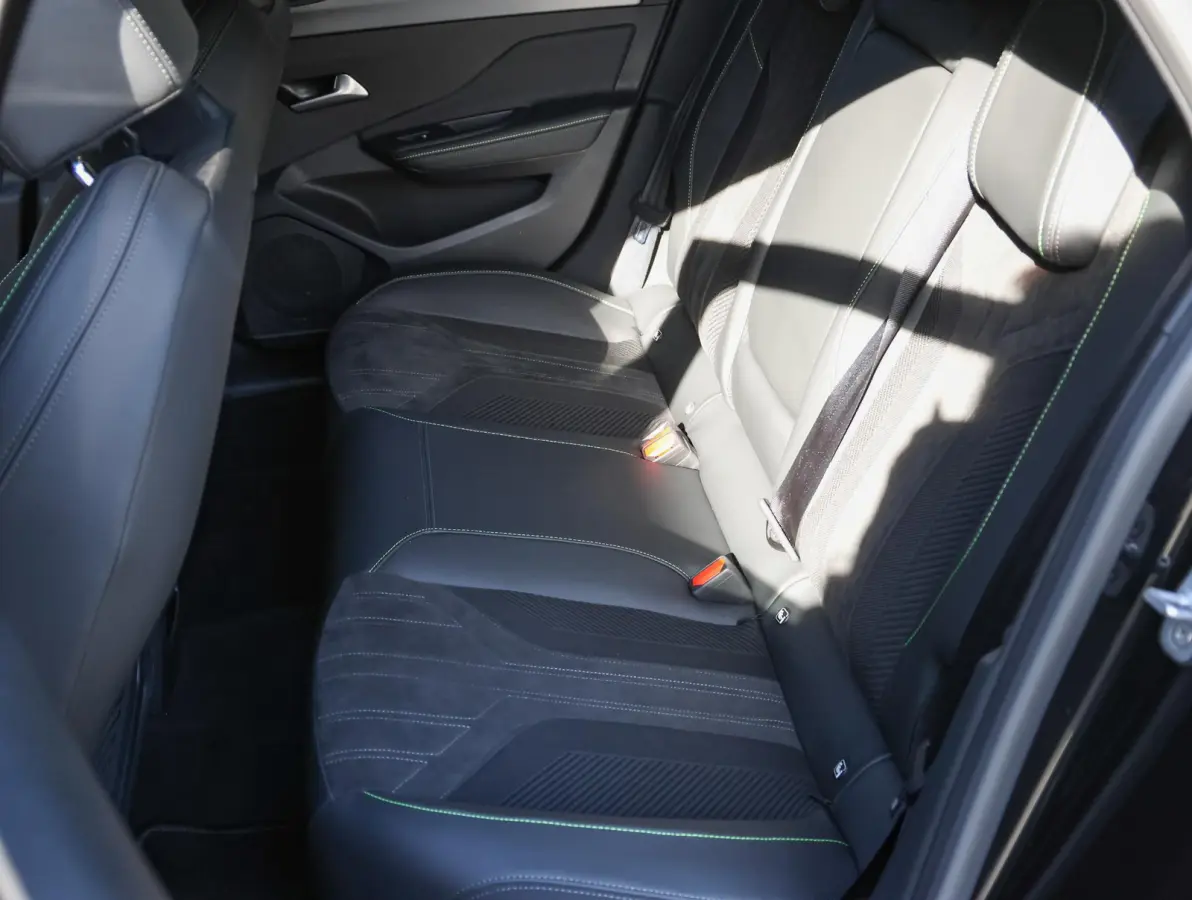 GT 58 kWh 156pk | ACCU 98% | Navigatie | AGR Stoel met Alcantara | Stoel- en stuurverwarming