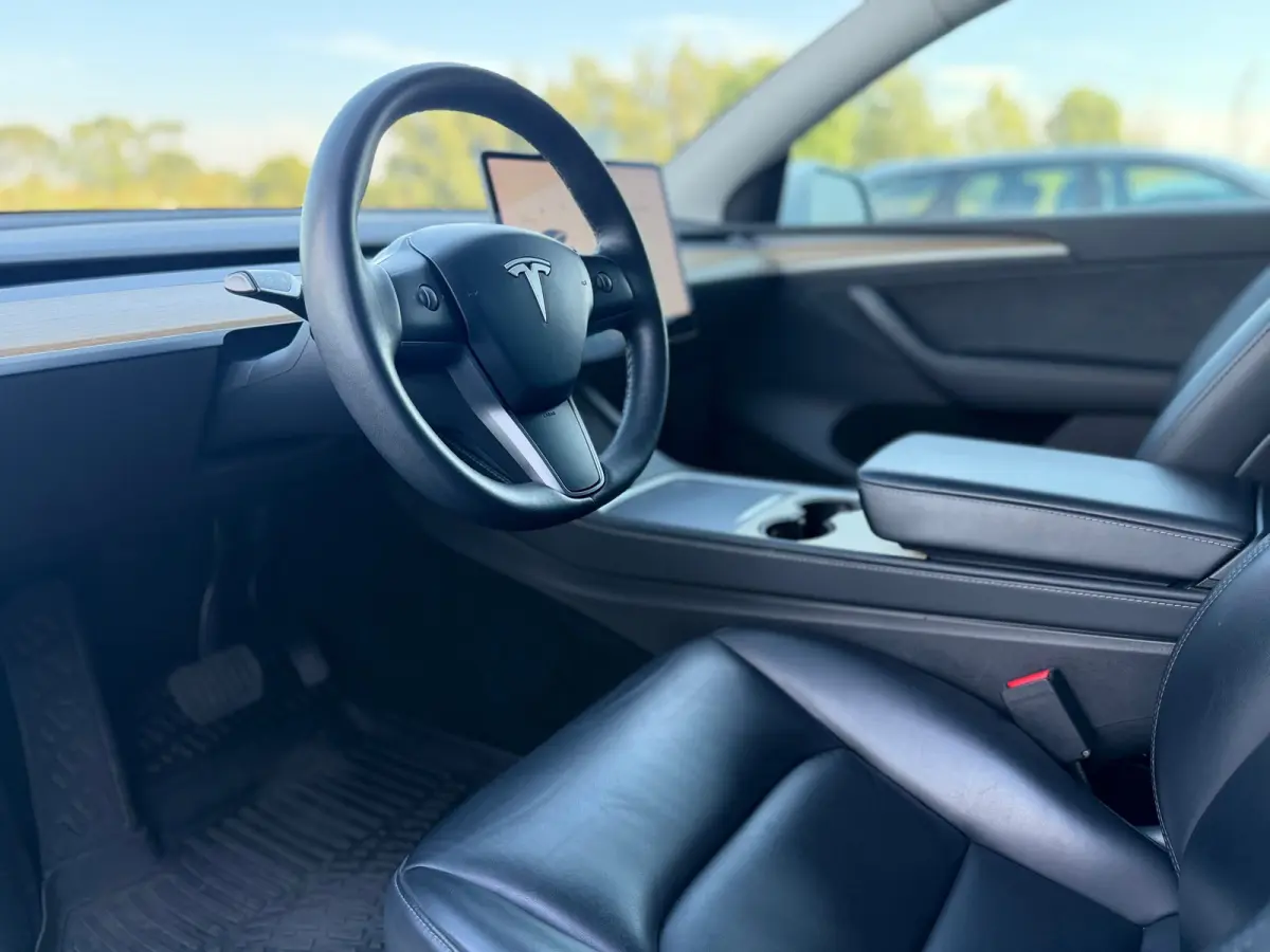 Long Range AWD 75 kWh - Pearl White - Panorama/Leder - SOH 91%