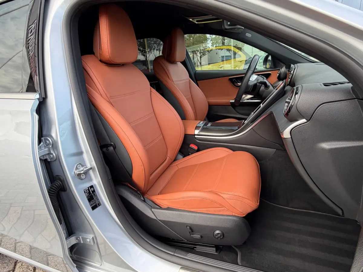 200 Luxury Line, 1e eigenaar, NAP, CarPlay, Leder, DISTRONIC, 18 inch