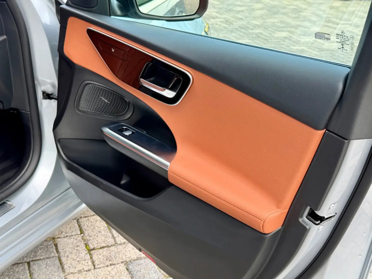 200 Luxury Line, 1e eigenaar, NAP, CarPlay, Leder, DISTRONIC, 18 inch