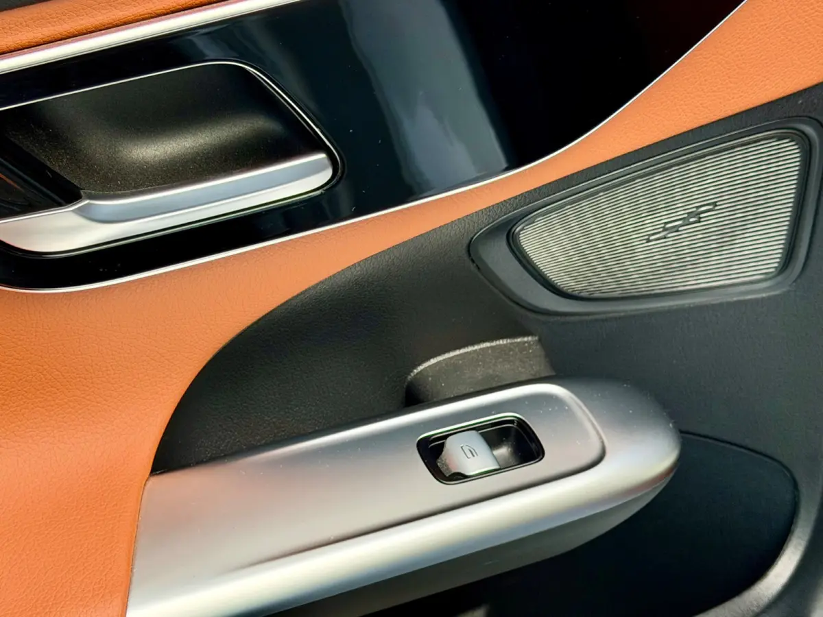 200 Luxury Line, 1e eigenaar, NAP, CarPlay, Leder, DISTRONIC, 18 inch