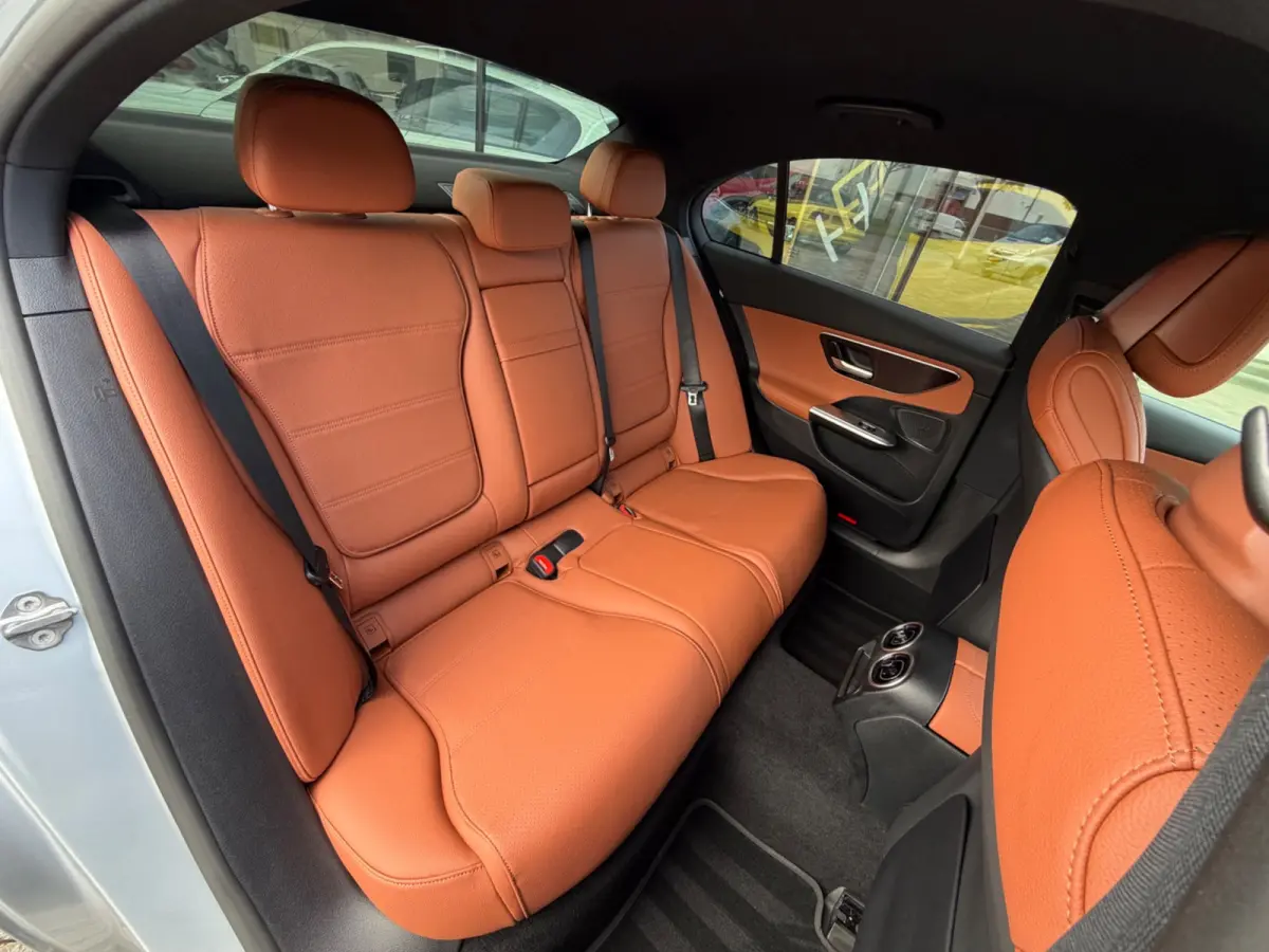 200 Luxury Line, 1e eigenaar, NAP, CarPlay, Leder, DISTRONIC, 18 inch