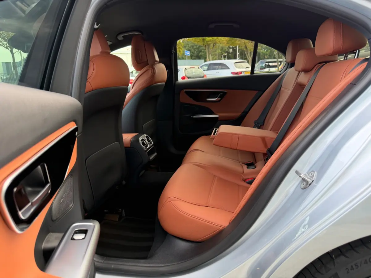 200 Luxury Line, 1e eigenaar, NAP, CarPlay, Leder, DISTRONIC, 18 inch