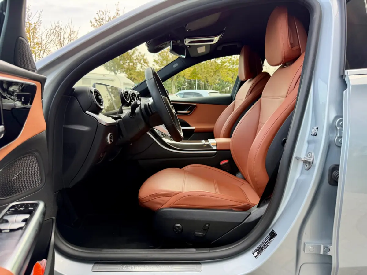 200 Luxury Line, 1e eigenaar, NAP, CarPlay, Leder, DISTRONIC, 18 inch
