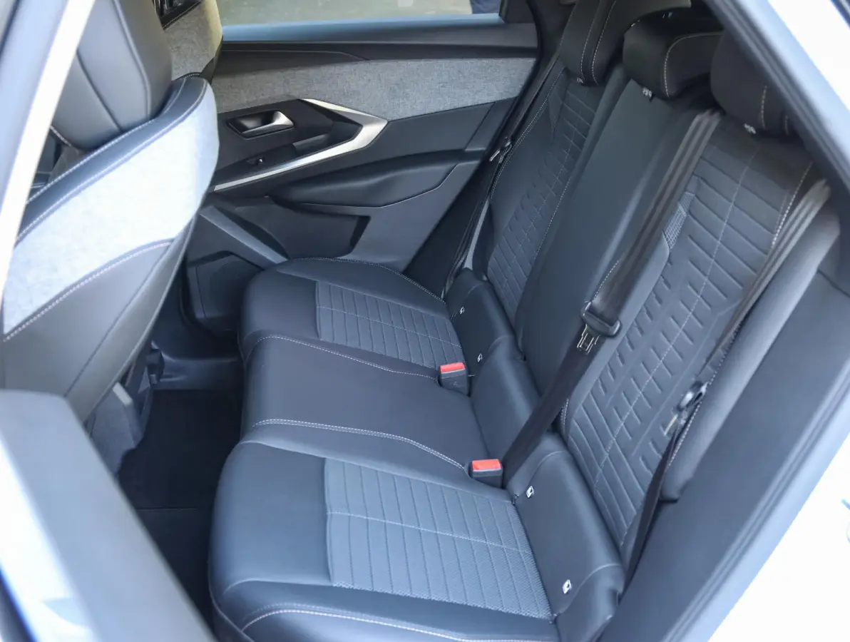 Allure Avantage 73 kWh 210pk | Adaptive Cruise Control | Camera | Navigatie