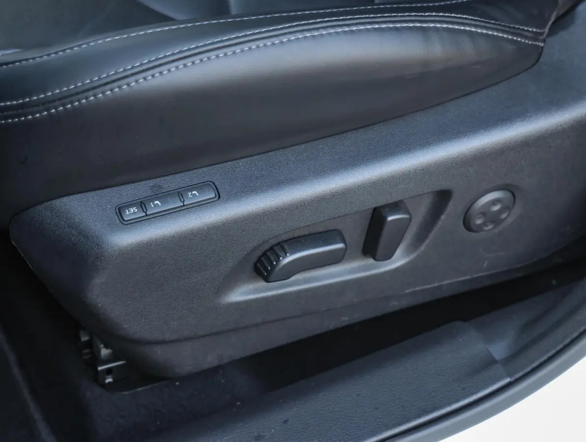 1.2 Tekna + | Trekhaak | Panoramadak | Elektrisch verstelbare stoelen met lederen bekleding | Bose hifi | Navigatie