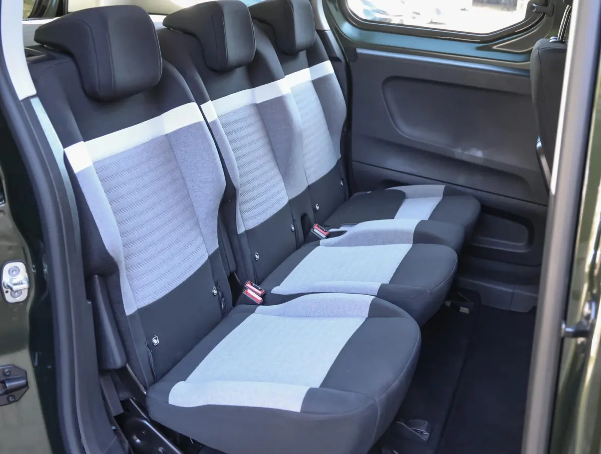 Feel L1 50 kWh 136pk | ACCU 98% | Apple Carplay / Android Auto | Parkeersensoren | Airco | Cruise Control