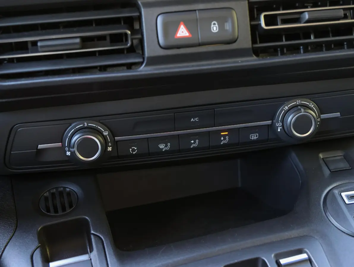Feel L1 50 kWh 136pk | ACCU 98% | Apple Carplay / Android Auto | Parkeersensoren | Airco | Cruise Control