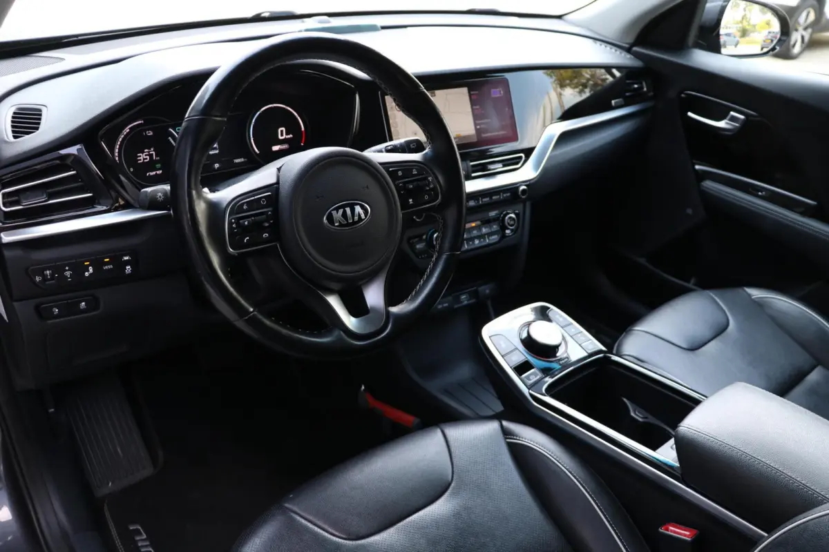 ExecutiveLine 64 kWh Leder Trekhaak Warmtepomp AdaptivCruise JBL Audio Blindspot Camera MemoryZetels Stoel koeling 78000KM BJ2020