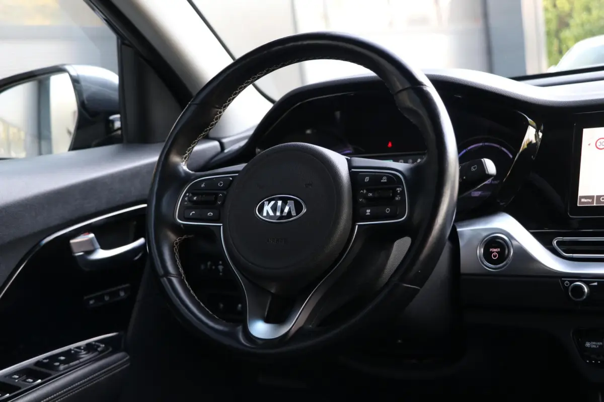ExecutiveLine 64 kWh Leder Trekhaak Warmtepomp AdaptivCruise JBL Audio Blindspot Camera MemoryZetels Stoel koeling 78000KM BJ2020