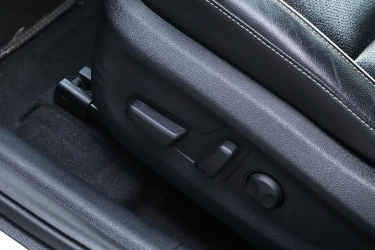 ExecutiveLine 64 kWh Leder Trekhaak Warmtepomp AdaptivCruise JBL Audio Blindspot Camera MemoryZetels Stoel koeling 78000KM BJ2020