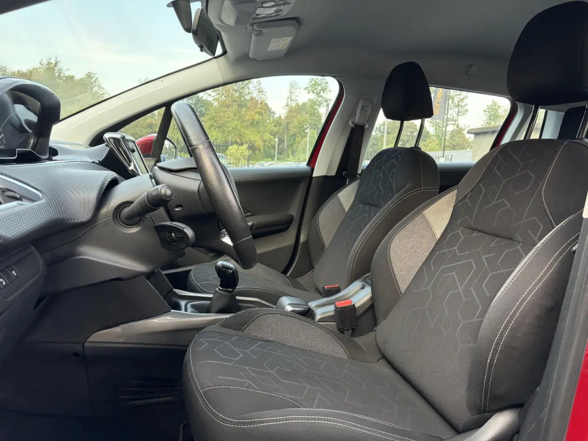 1.2 PureTech Blue Lion ✓D-riem vv in 11-2023✓1e Eigenaar✓Trekhaak✓Navi✓Carplay✓Airco✓Cruise✓Pdc✓Dealer Onderhouden✓110pk✓Weinig Km✓N.A.P✓Bj 12-2017✓Nieuwe Apk bij